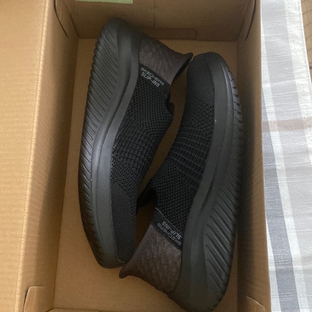 Kids Skechers slip-ins size 13